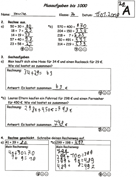 Arbeitsblatt „Plusaufgaben bis 1000“. Hier wurden die gleichen Aufgaben erneut von Henrike bearbeitet, allerdings zwei Monate später. Bei Aufgabe 2 wurden beide Päckchen bearbeitet. Auch bei Aufgabe 3 wurden die Aufgabenteile a und b korrekt gelöst. Ebenso Aufgabe 4. Das Kind hat dabei bei jeder Aufgabe den lächelnden Smiley angekreuzt.