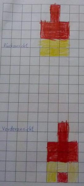 Zweidimensionale Seitenansicht des Würfelgebäudes gezeichnet auf Kästchenpapier.