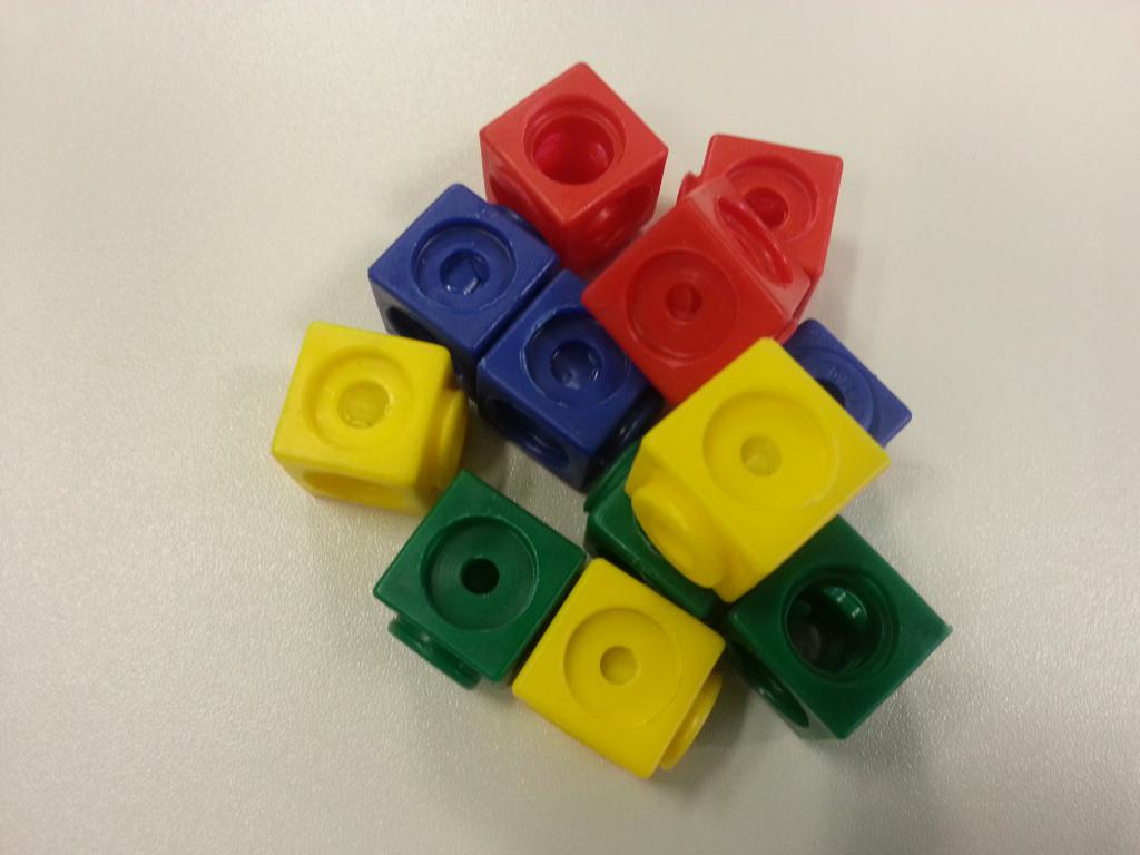 Foto von einem Haufen Steckwürfel.